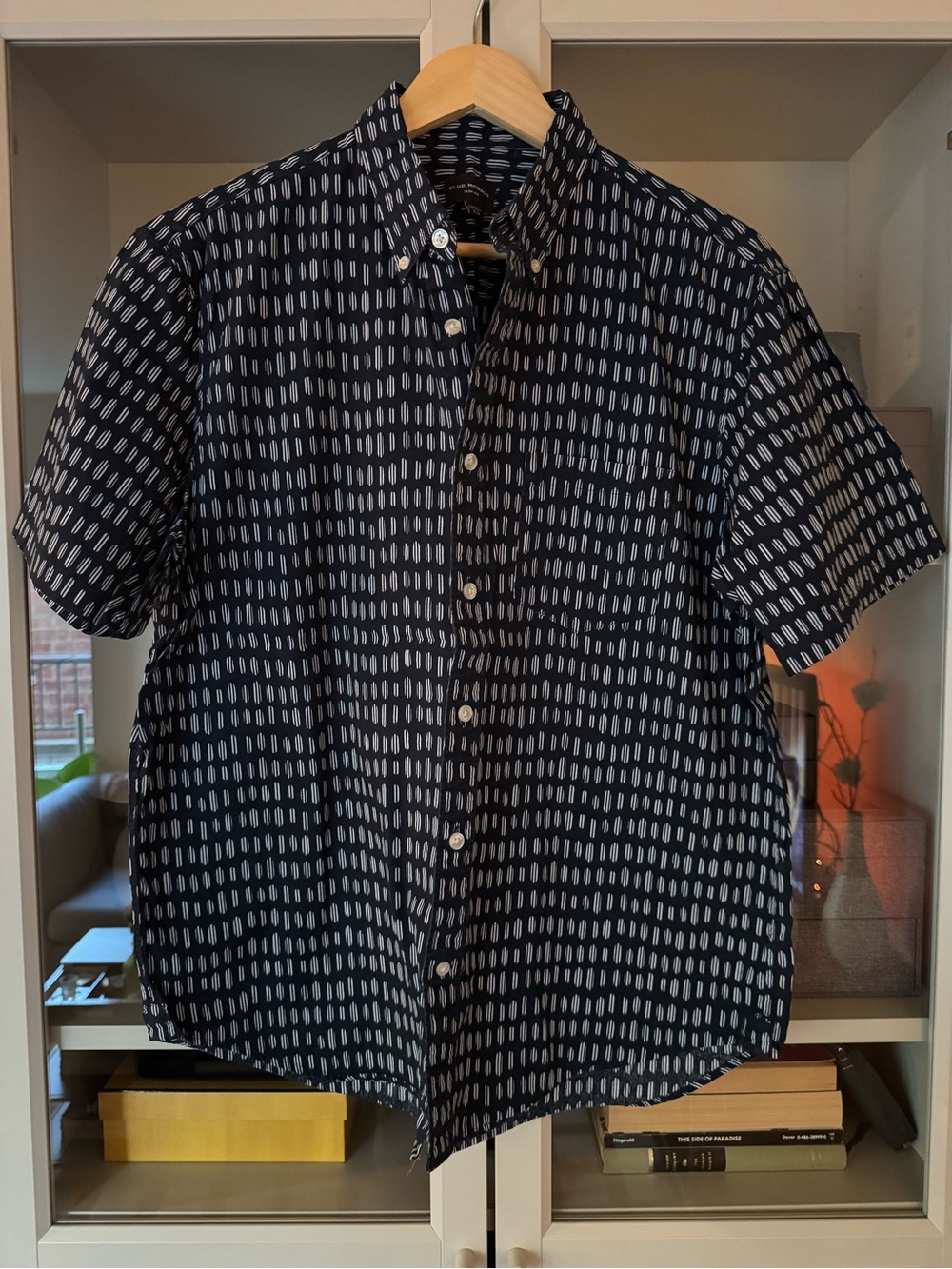 Club Monaco Patterned Navy S-Sleeve Button Up, Size L Slim Fit